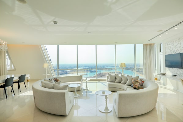 Suite (Supreme Loft) | Sengetøy av topp kvalitet, dundyner, minibar og safe på rommet