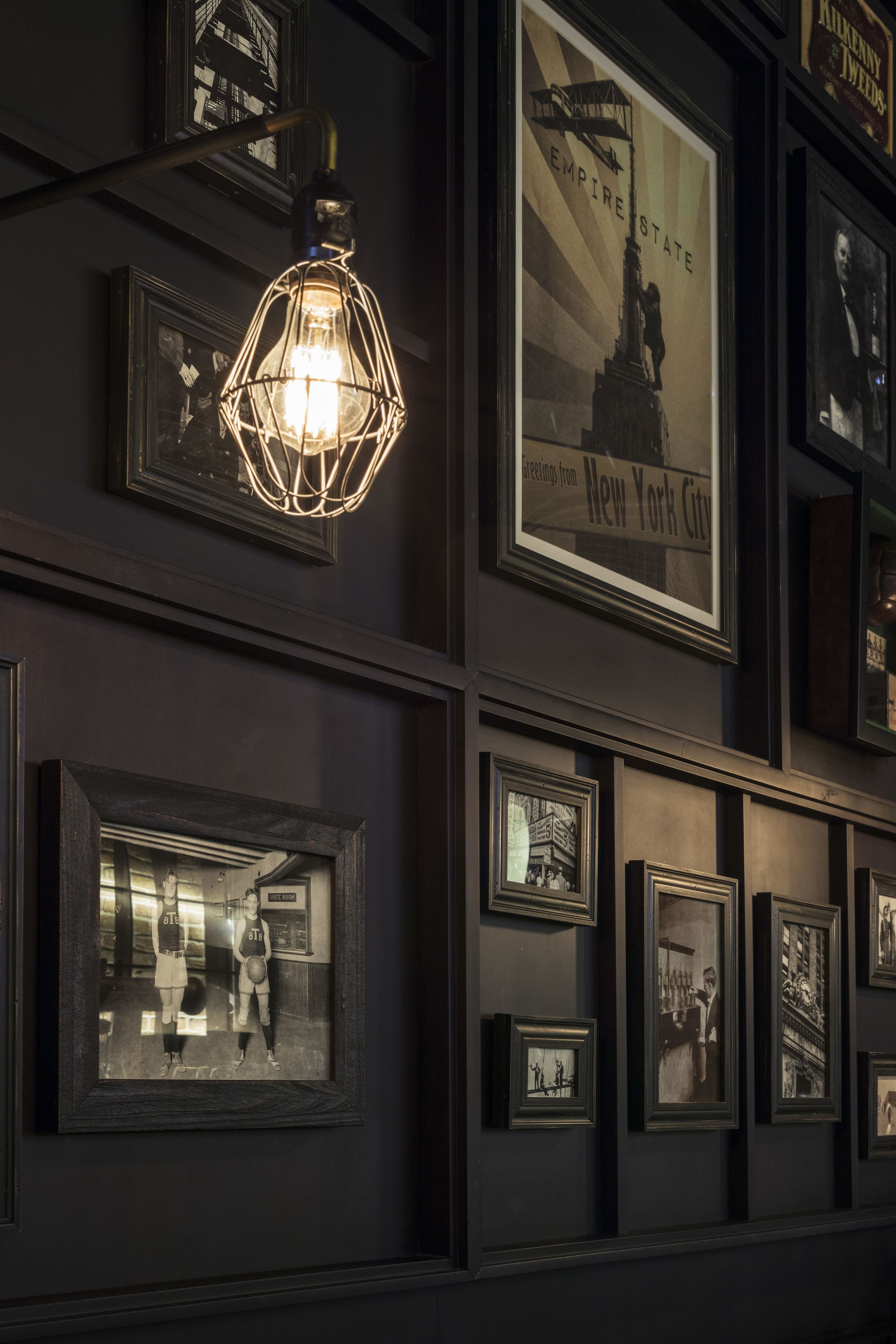 2 bars/lounges, 3 beach bars