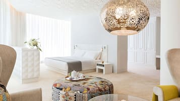 Premium bedding, down comforters, minibar, in-room safe