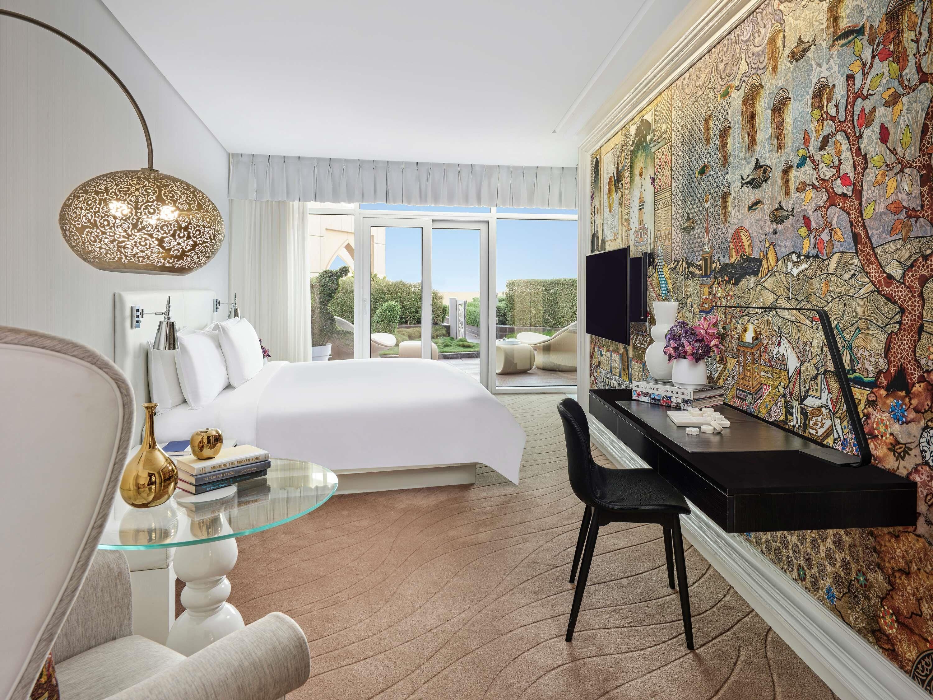 Ropa de cama de alta calidad, cubrecamas y minibar 