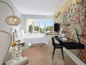 2 bedrooms, premium bedding, down duvets, minibar