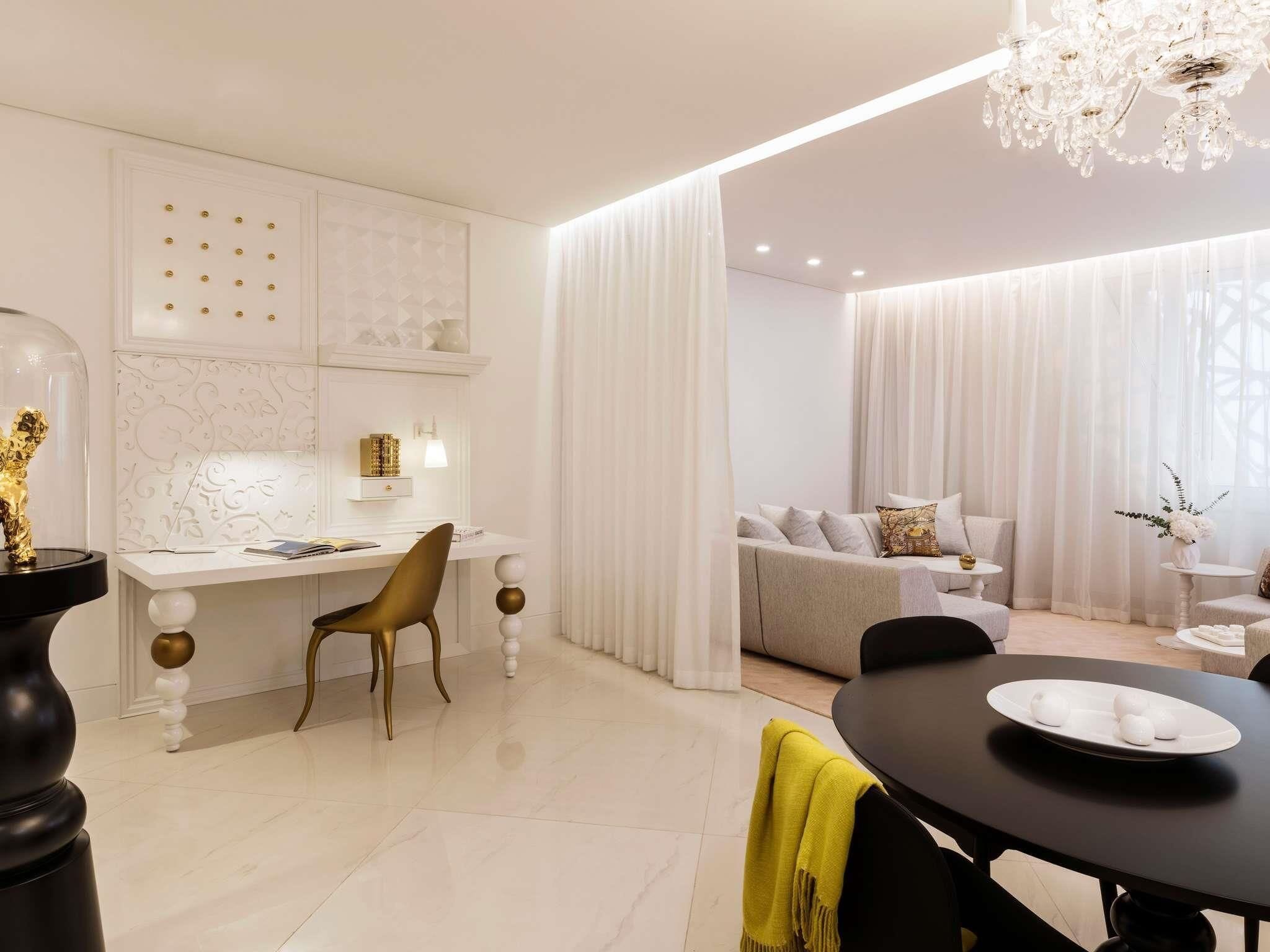 Premium bedding, down comforters, minibar, in-room safe