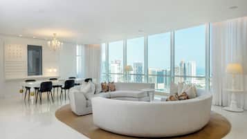 Supreme Deluxe Loft Suite | Living area | 40-inch LED TV with cable channels, TV, toys