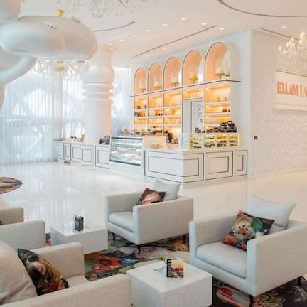 4 restaurants; breakfast, lunch, and dinner served