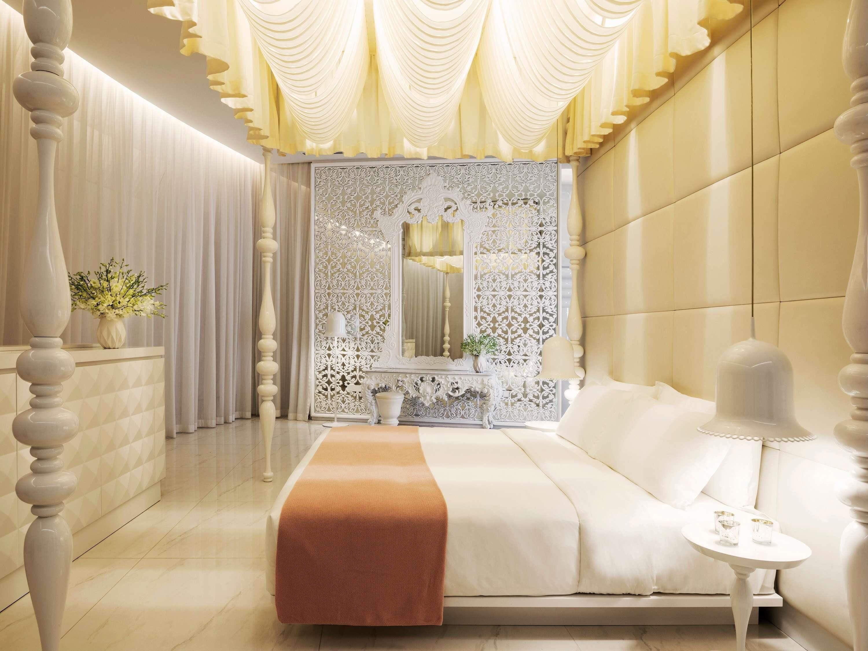 Premium bedding, down duvets, minibar, in-room safe