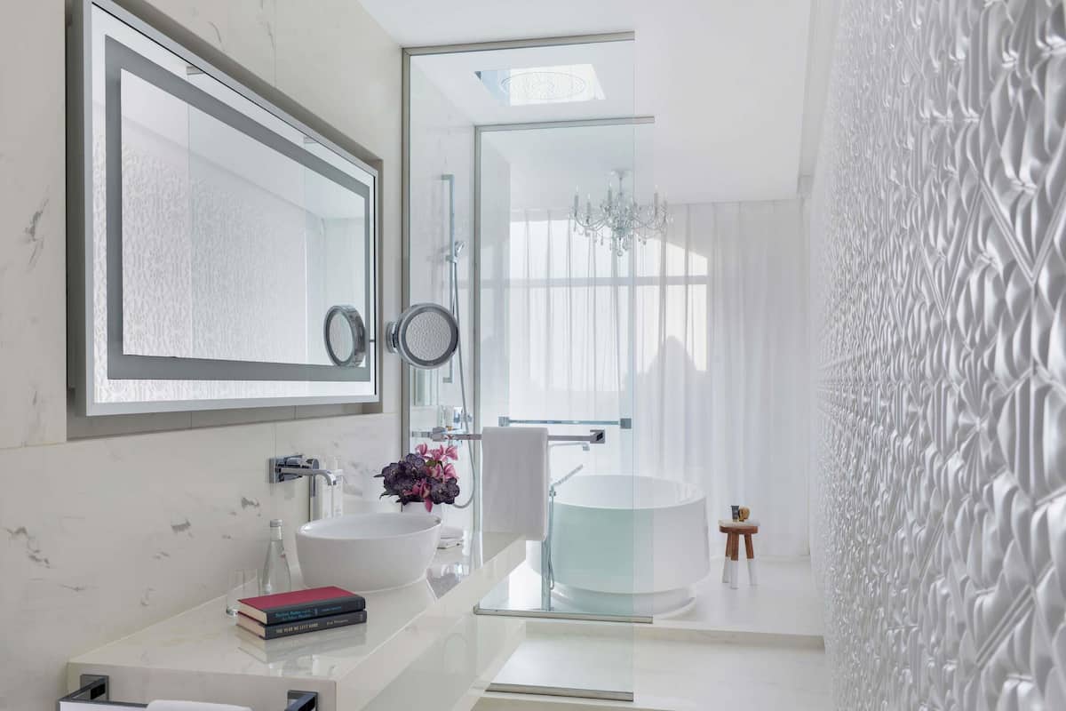 2 quartos, roupas de cama premium, edredons de pluma, frigobar