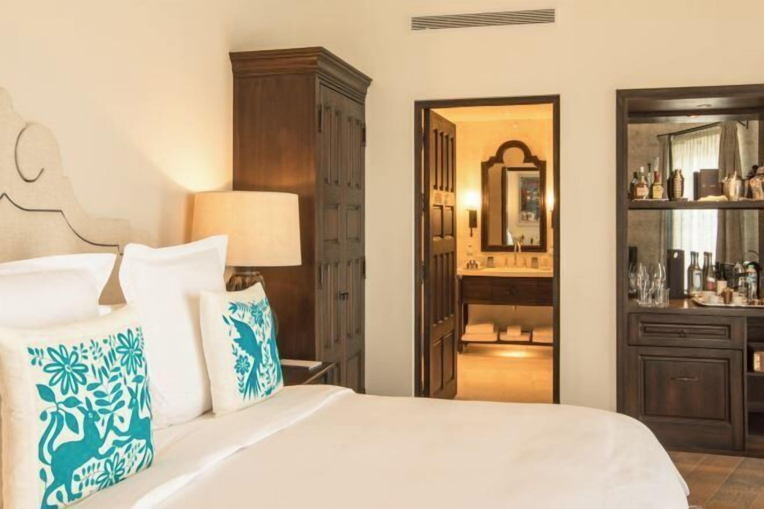Premium bedding, pillowtop beds, minibar, in-room safe