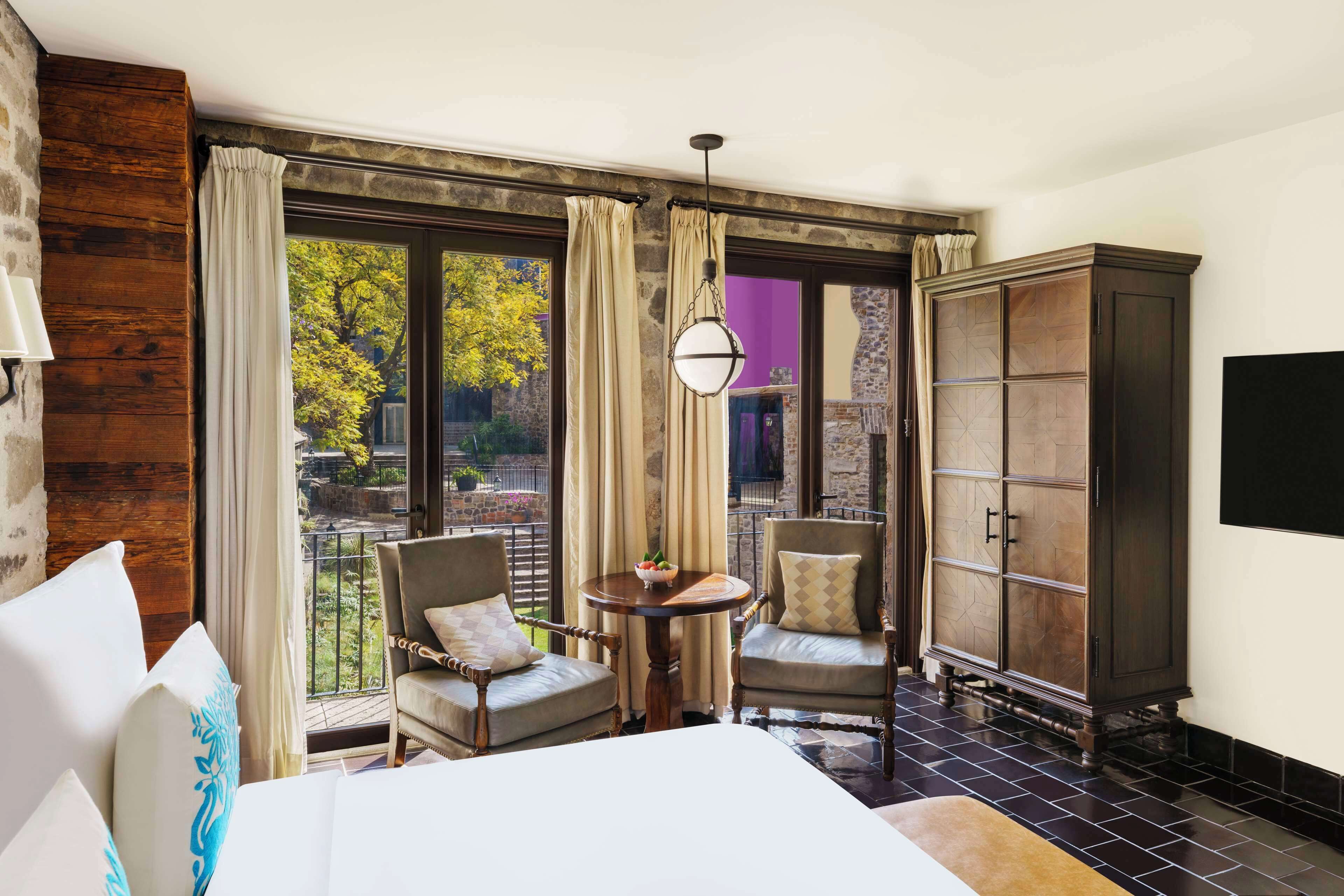 urban junior suite king | 1 bedroom, premium bedding, pillow-top beds, minibar