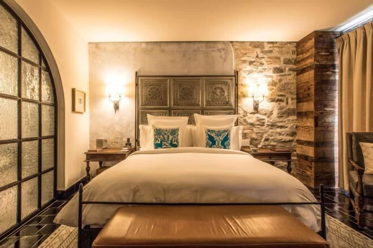 Premium bedding, pillowtop beds, minibar, in-room safe