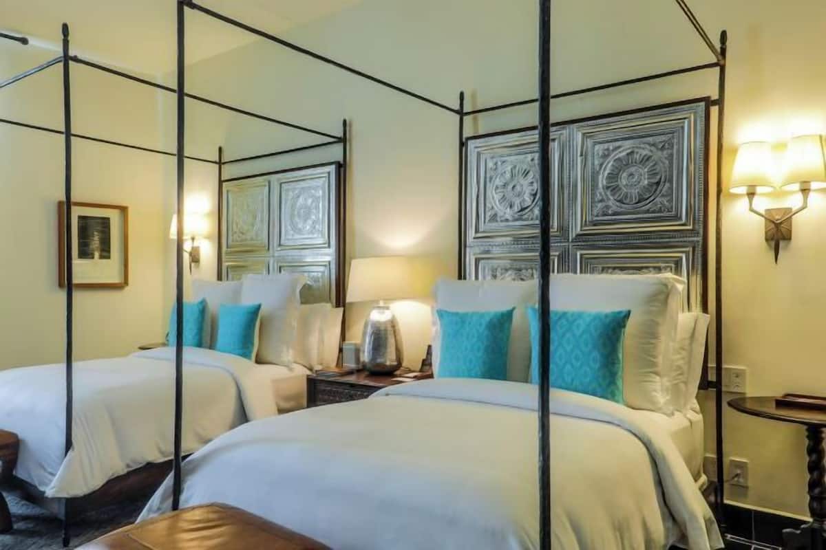 Premium bedding, pillowtop beds, minibar, in-room safe