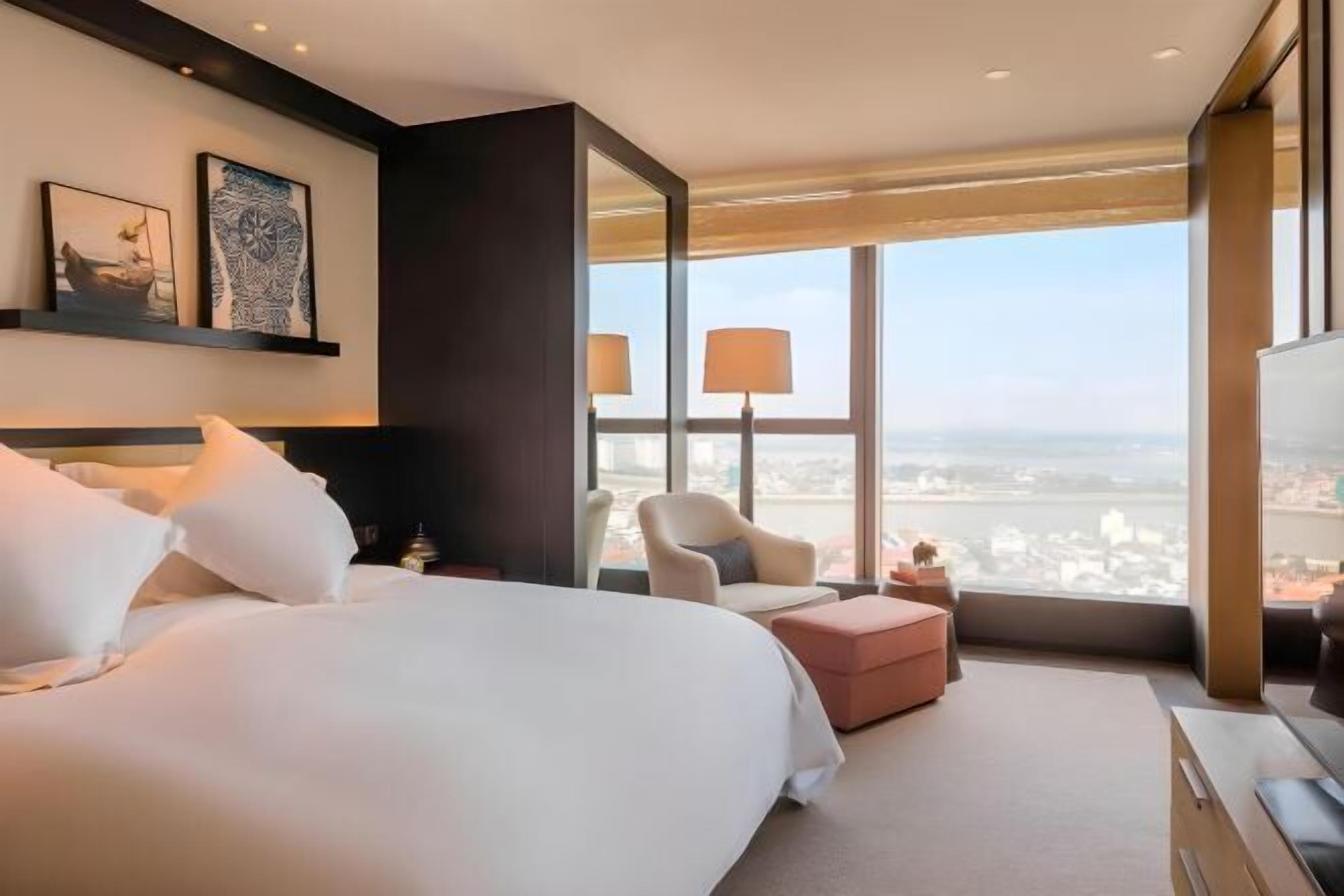 Premium bedding, Select Comfort beds, minibar, in-room safe