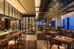 5 restaurants; breakfast, lunch, dinner and brunch served  - Rosewood Phnom Penh (Phnom Penh)
