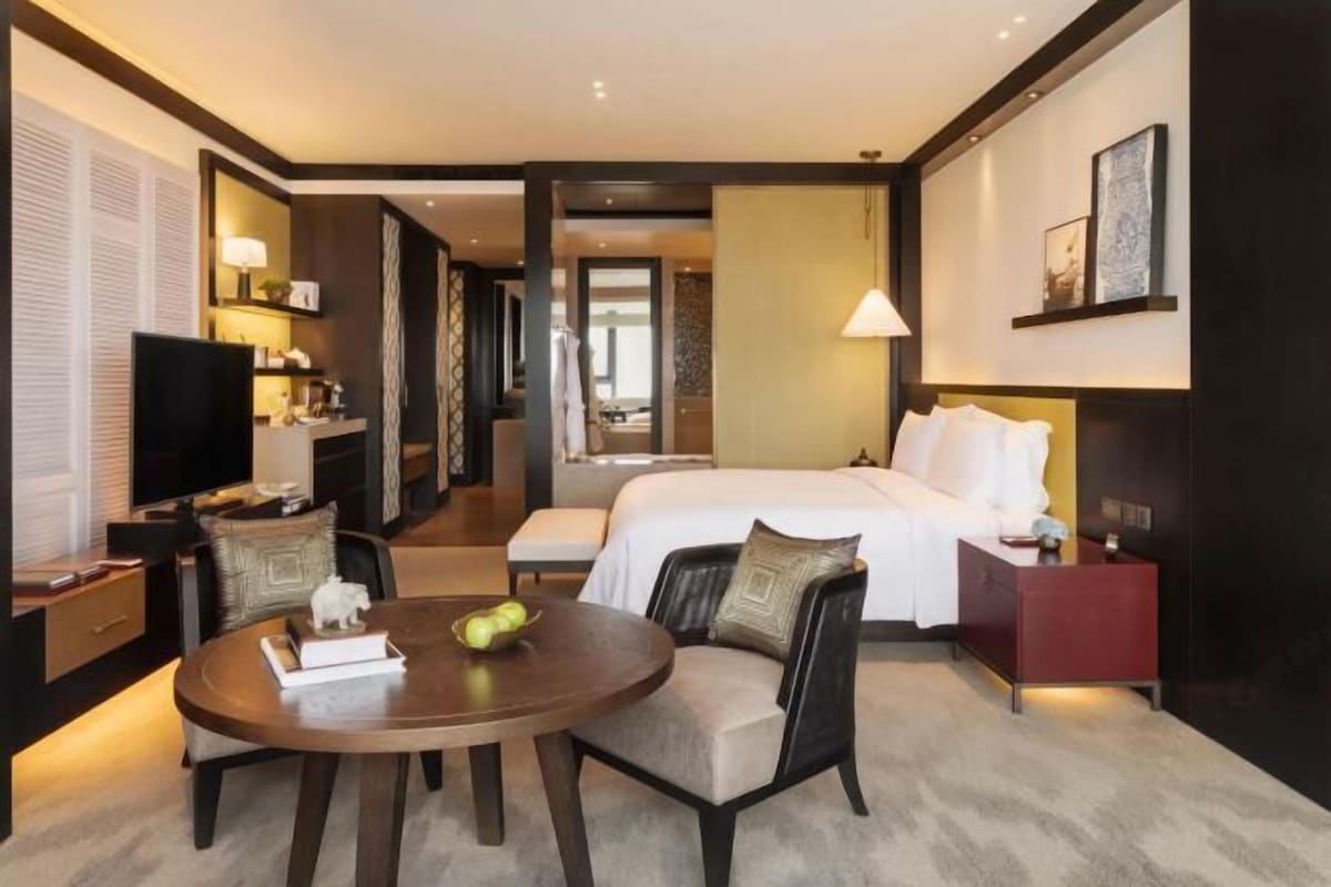 Premium bedding, Select Comfort beds, minibar, in-room safe
