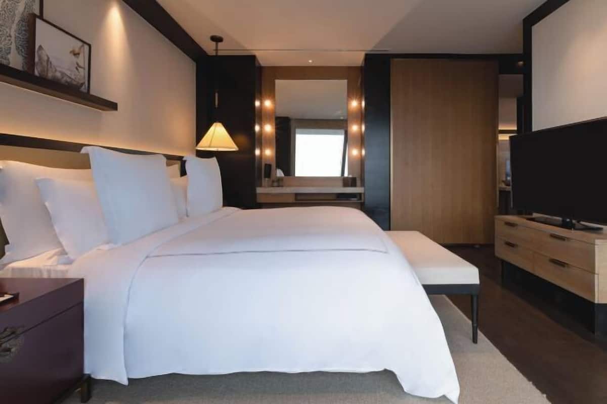 Premium bedding, Select Comfort beds, minibar, in-room safe