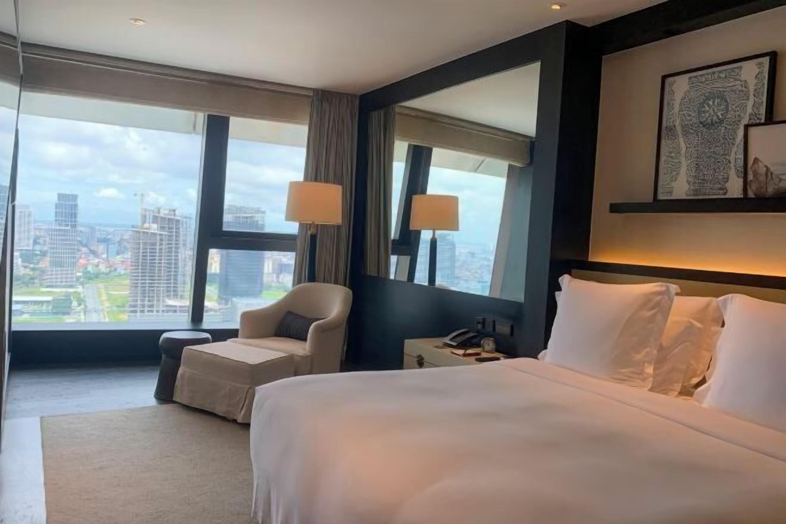 Premium bedding, Select Comfort beds, minibar, in-room safe