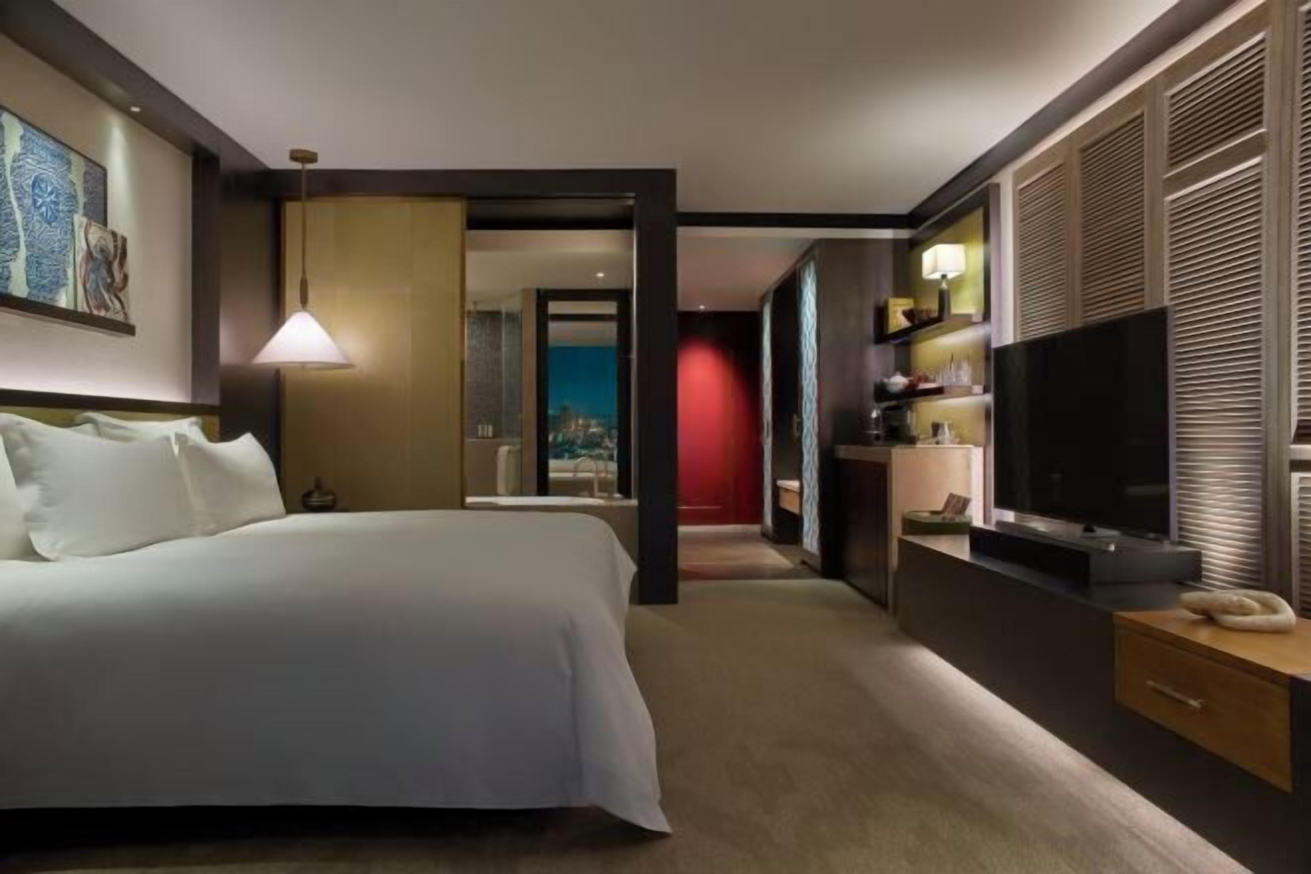 Premium bedding, Select Comfort beds, minibar, in-room safe