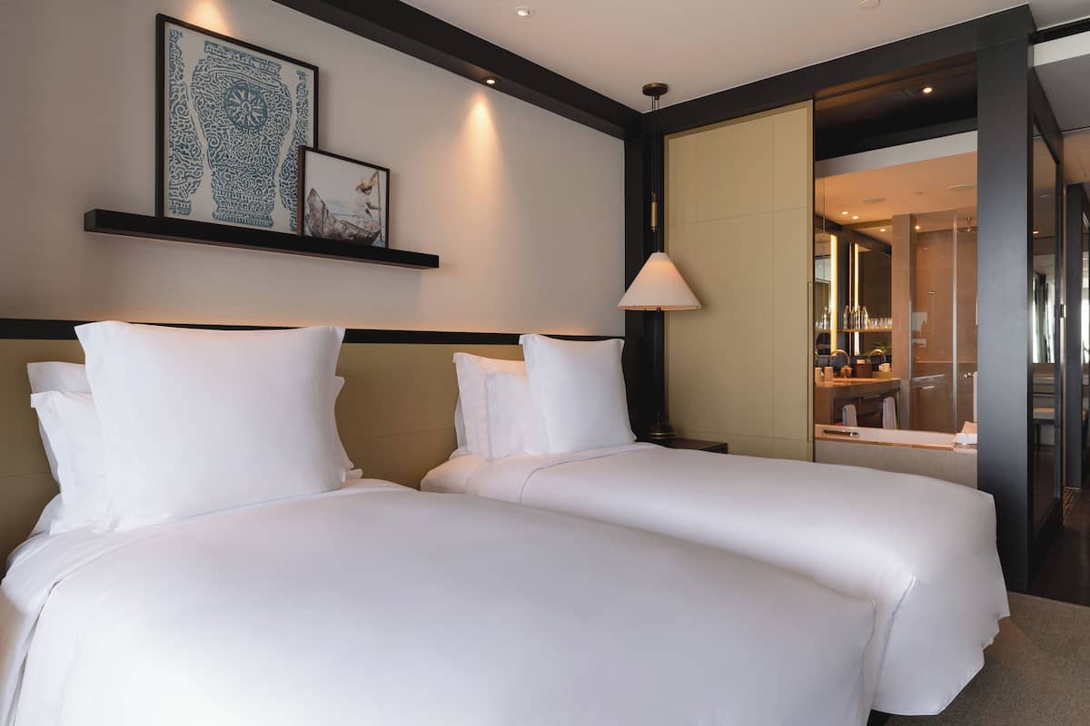 Romduol Suite Twin | Peralatan tempat tidur premium, katil Select Comfort, bar mini 