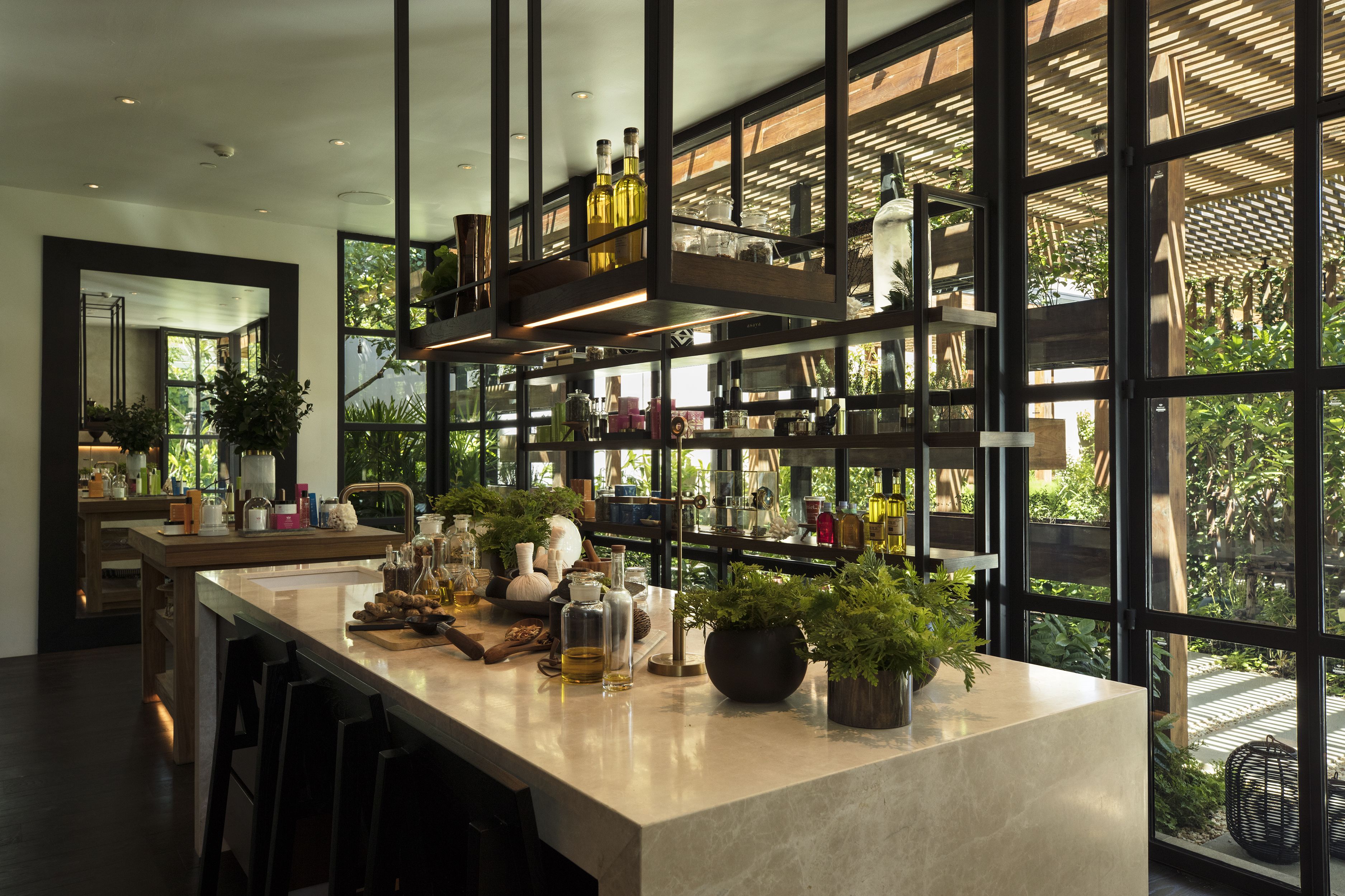 Couples treatment rooms, body treatments, aromatherapy