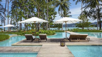Outdoor pool, pool loungers
