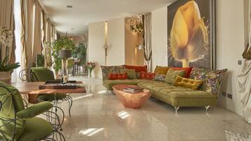 Suite, Sauna (Garden of Eden) | Wohnzimmer | Flachbildfernseher, Pay-TV, Fußbodenheizung