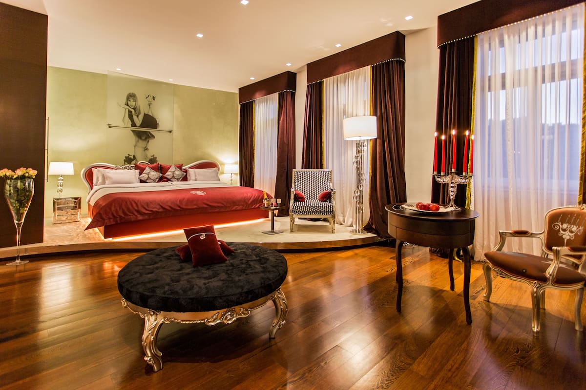 Suite (Home of Music) | Premium bedding, free minibar, in-room safe, iron/ironing board