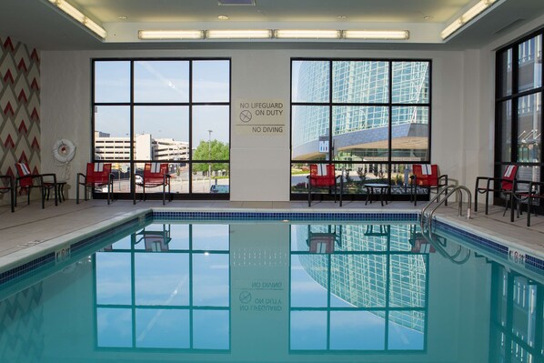 Indoor pool, sun loungers - Hampton Inn & Suites Tulsa Downtown (Tulsa)