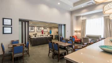 Tägliches inbegriffenes Frühstücksbuffet