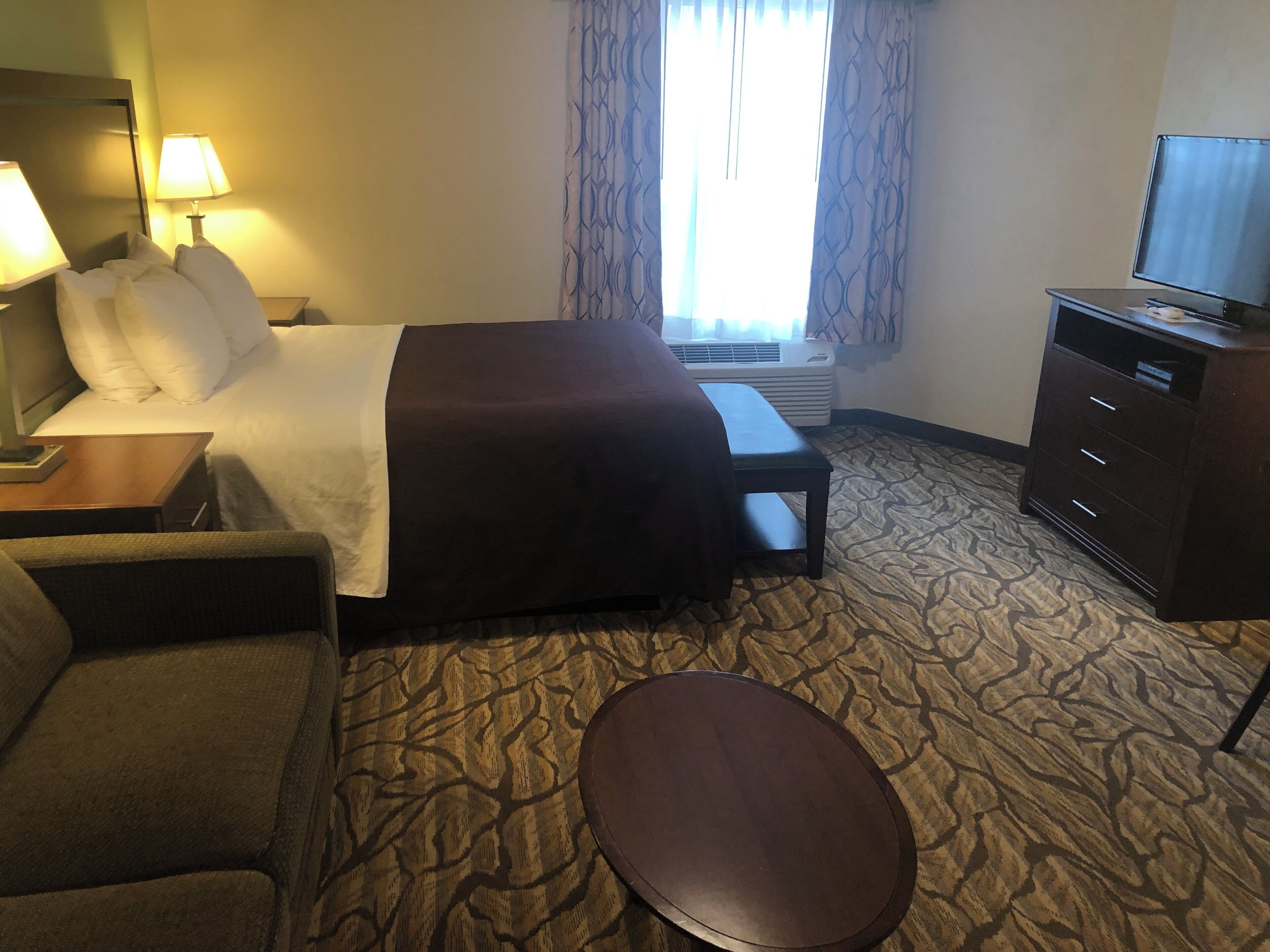 suite, 1 queen bed | desk, iron/ironing board, free wifi, bed sheets