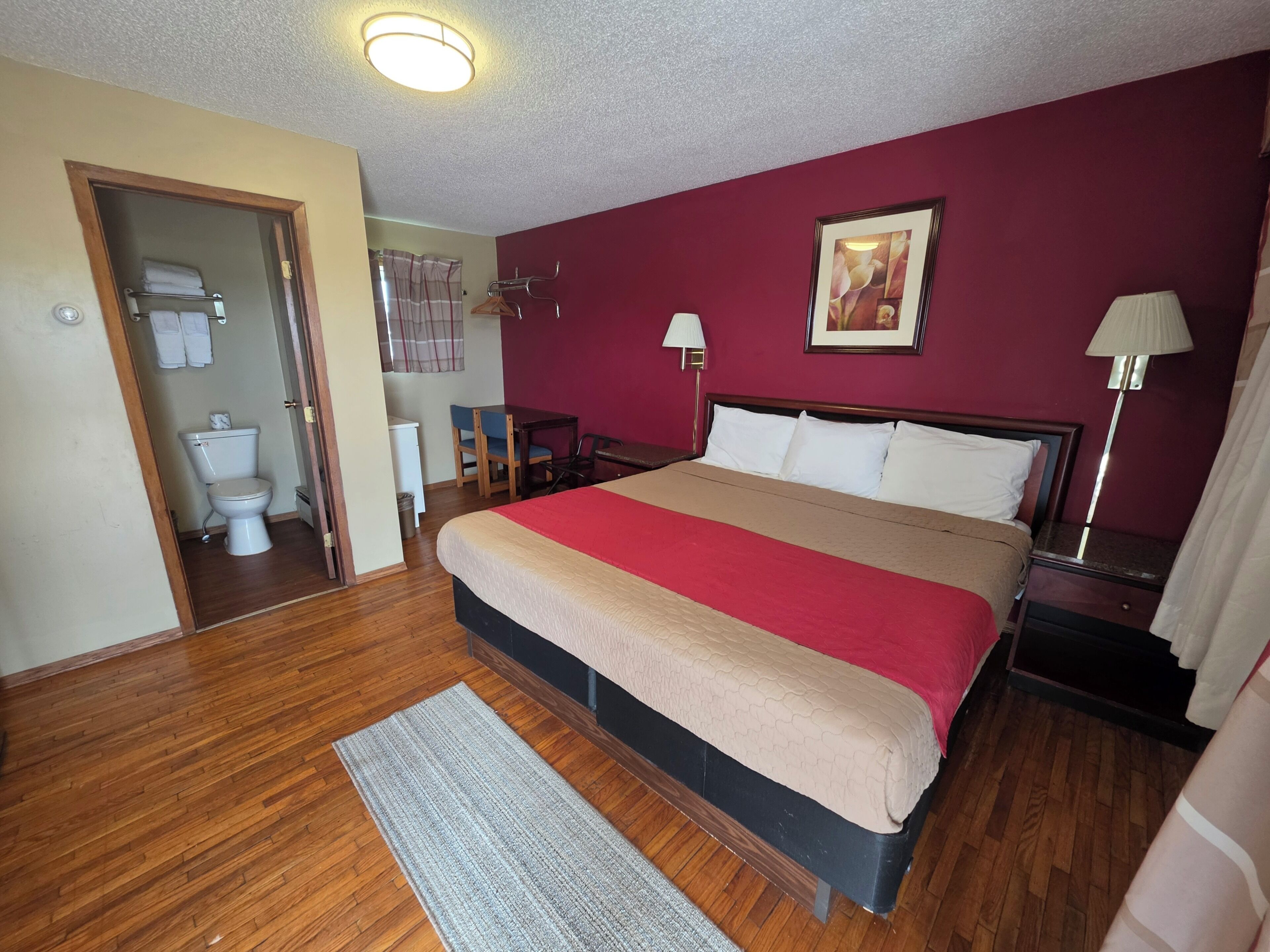 Ropa de cama de alta calidad, escritorio y cortinas blackout 