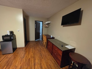 Classic Triple Room | Living area | Smart TV - Eastwood Inn Of Wadena (Wadena)
