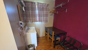 Standard Room, 1 King Bed | Living area | Smart TV - Eastwood Inn Of Wadena (Wadena)
