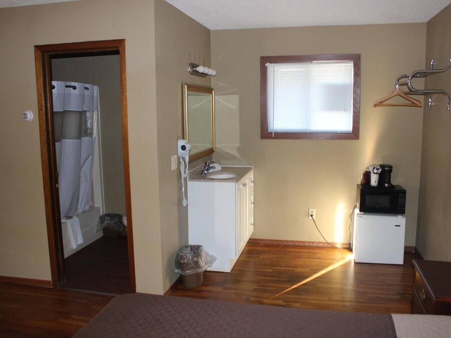 Roupas de cama premium, escrivaninha, cortinas blackout, roupa de cama