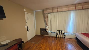Classic Triple Room | Living area