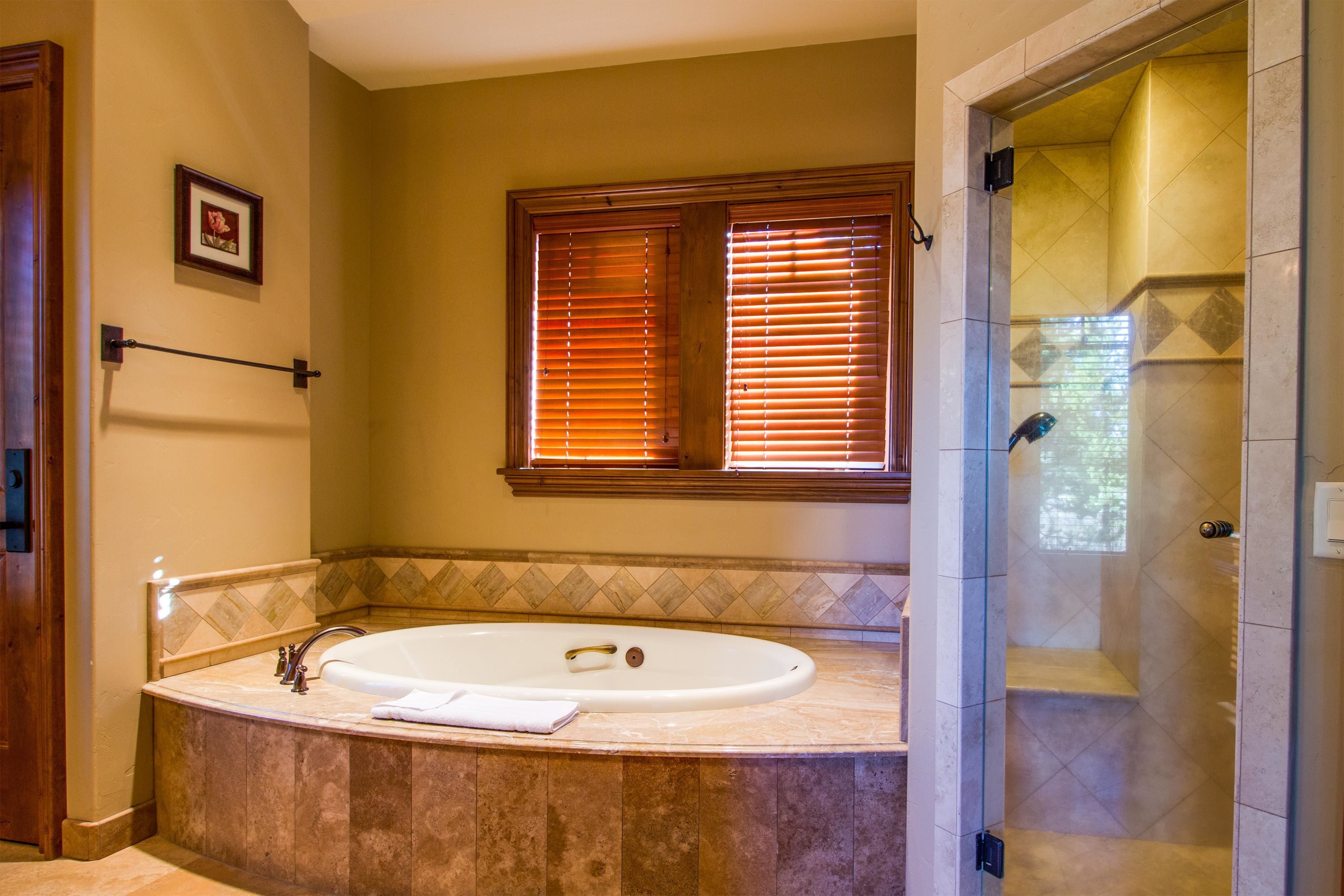Family Apartment, 3 Bedrooms | Bathroom amenities | Hair dryer