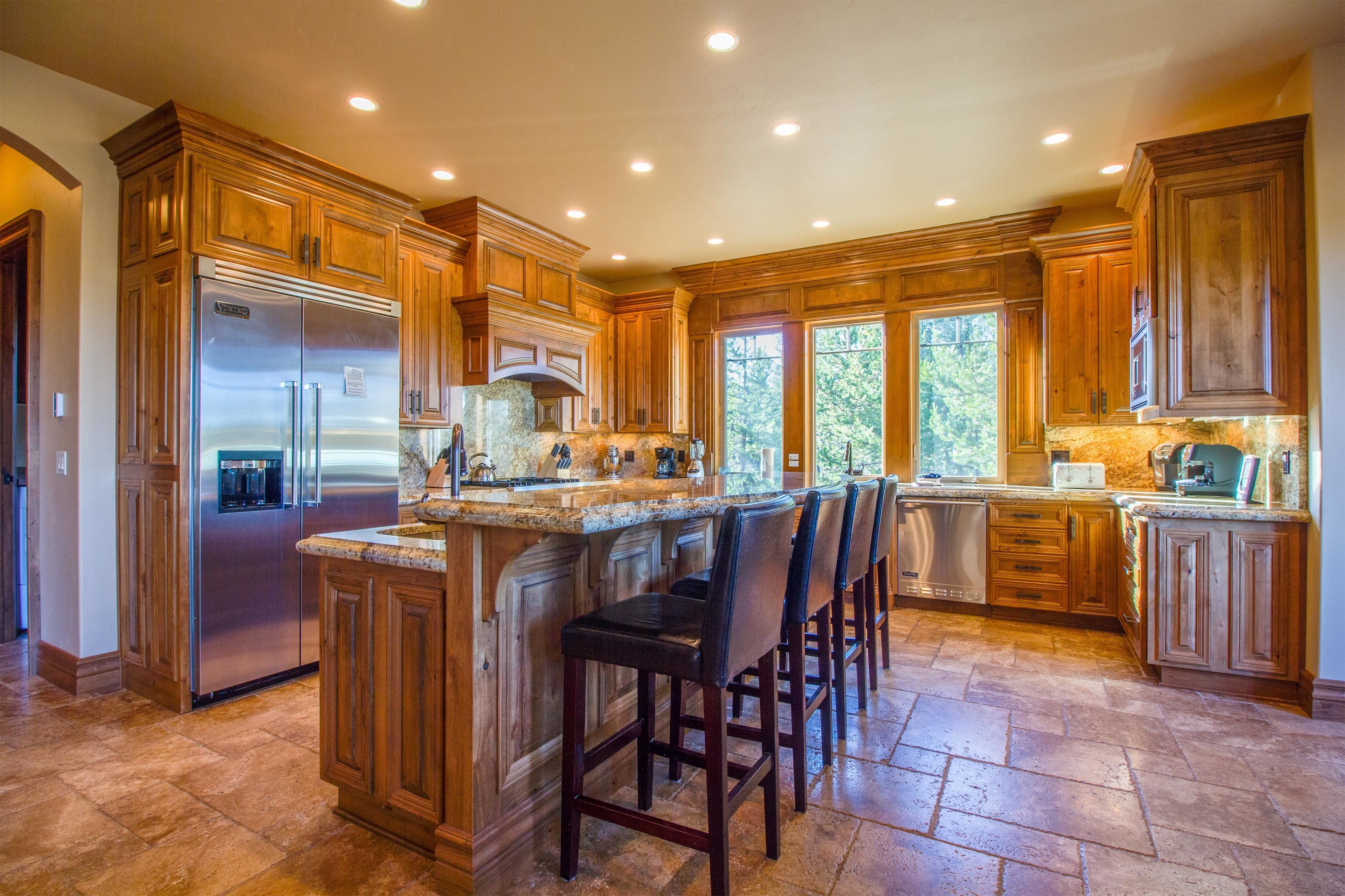 Family Apartment, 3 Bedrooms | Dapur peribadi | Peti sejuk, ketuhar gelombang mikro, ketuhar, dapur 