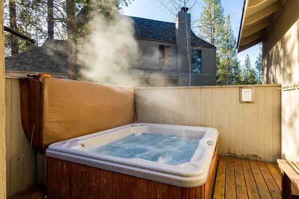 Family Apartment, 4 Bedrooms | Outdoor spa tub