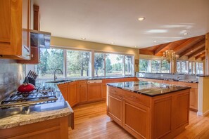 Family Apartment, 5 Bedrooms | Private kitchen | Fridge, microwave, coffee/tea maker
