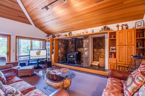 Family Apartment, 3 Bedrooms | Lobby sitting area