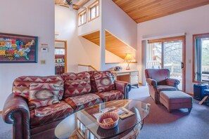 Family Apartment, 3 Bedrooms | Living area | DVD player