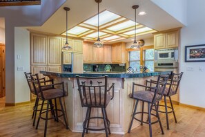 Departamento familiar, 5 habitaciones | Cocina privada | Refrigerador, microondas, parrilla de estufa y lavavajillas 