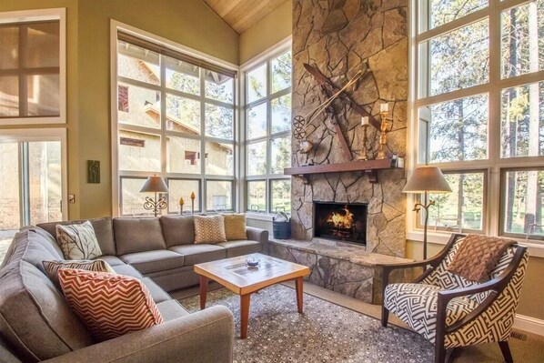 Family Apartment, 3 Bedrooms | Living room