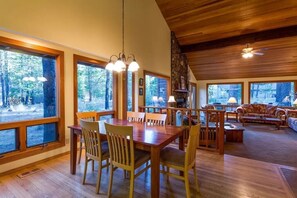 Perhehuoneisto, 3 makuuhuonetta | Ruokailu omassa huoneessa