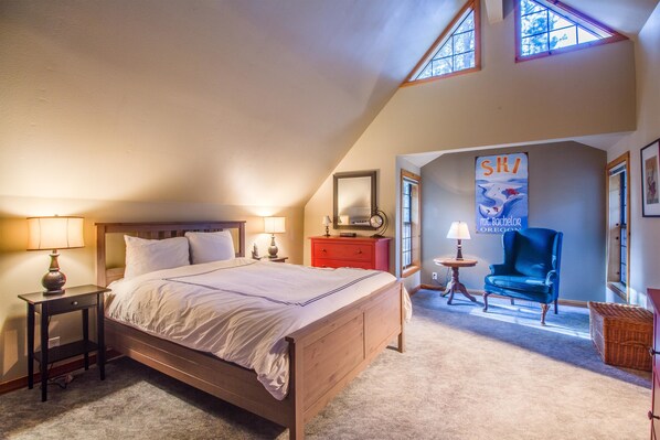 Family Apartment, 3 Bedrooms | 3 bedrooms, iron/ironing board, free WiFi - Circle 4 Condo 23 (Bend)