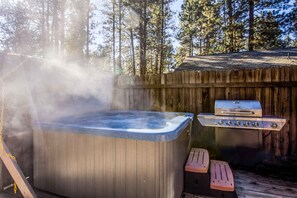 Outdoor spa tub - Coyote 8 (Bend)
