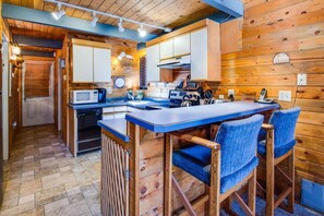 Family Apartment, 2 Bedrooms | Private kitchen