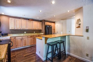 Apartamento familiar, 3 habitaciones | Cocina privada | Frigorífico, microondas y cafetera o tetera