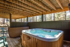 Outdoor spa tub - Coyote 19 (Bend)