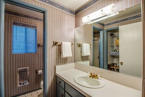 Family Apartment, 2 Bedrooms | Bathroom
