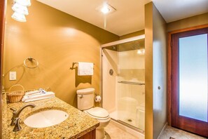 Family Apartment, 3 Bedrooms | Bathroom