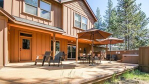 A wooden deck with outdoor furniture and a covered patio area. - Duck Pond 3 (Bend)